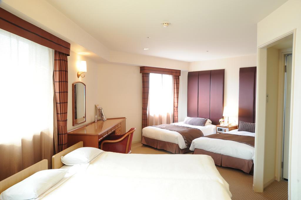 Hotel Yokohama Garden Exterior photo
