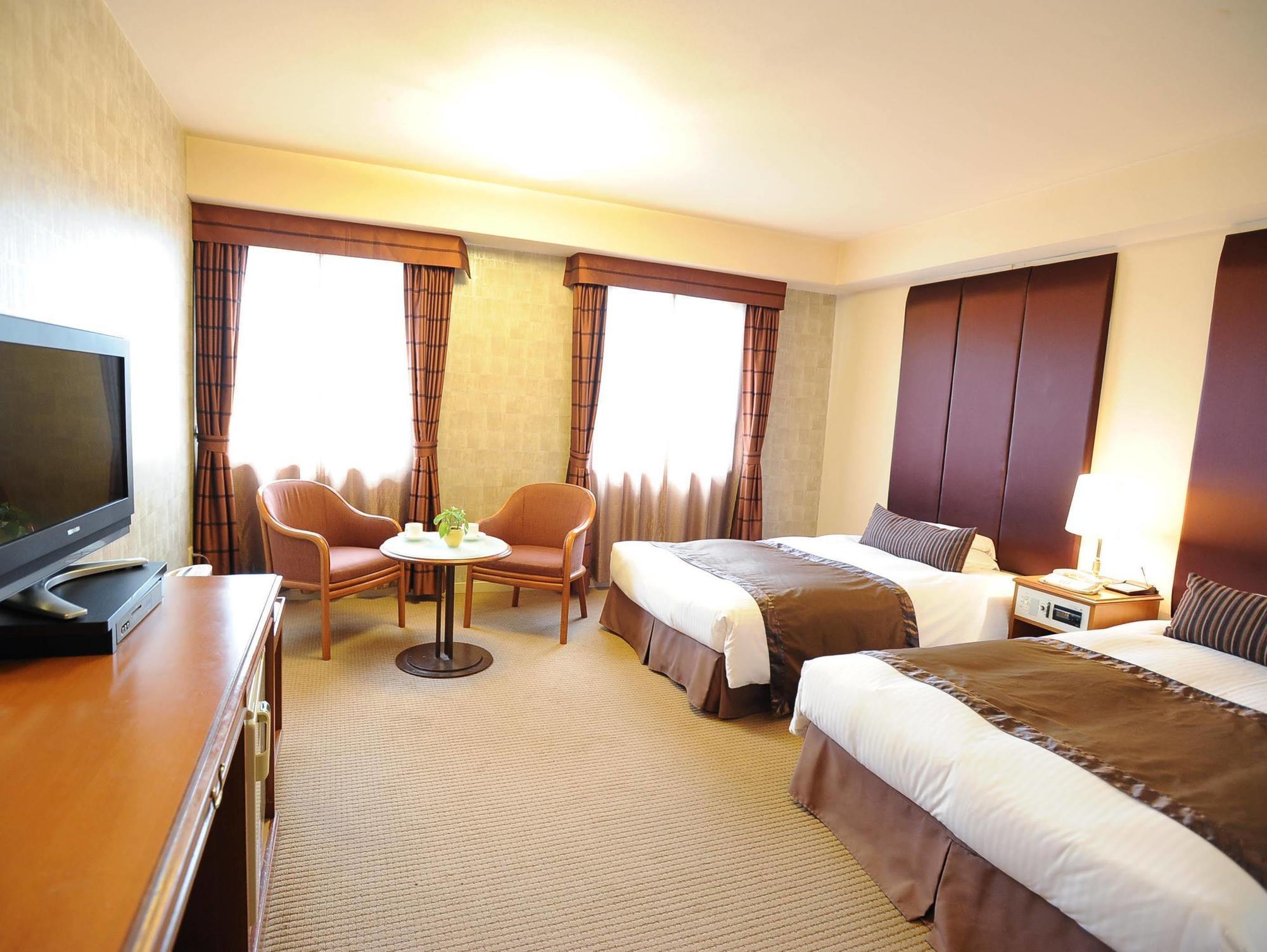 Hotel Yokohama Garden Exterior photo