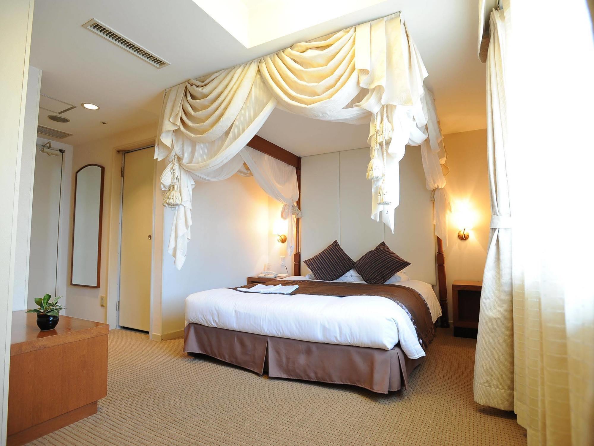Hotel Yokohama Garden Exterior photo