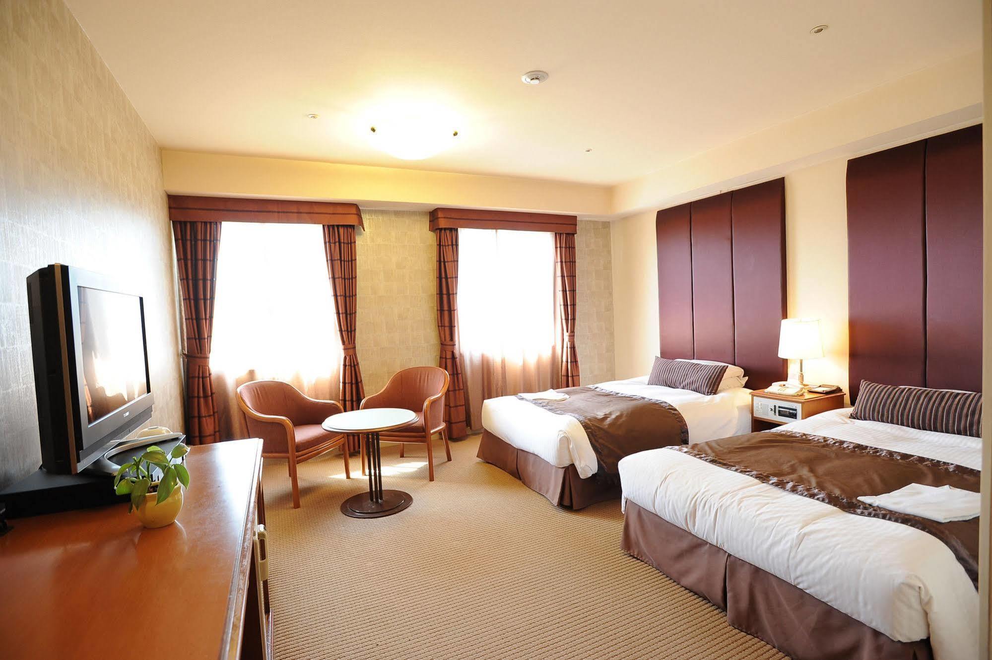 Hotel Yokohama Garden Exterior photo