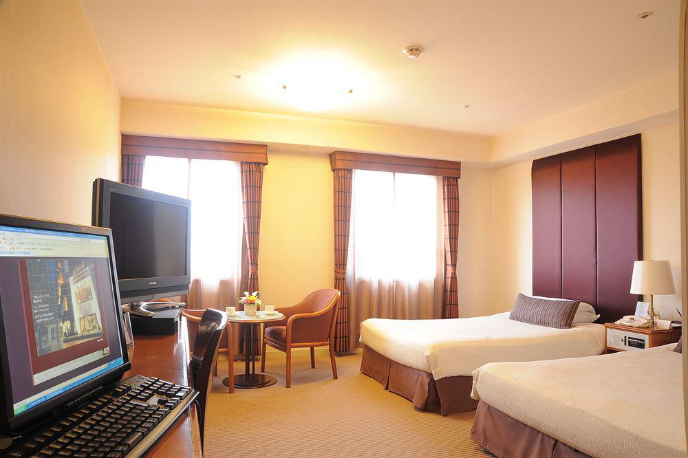 Hotel Yokohama Garden Exterior photo